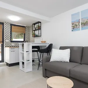 Tina In Centar With Parking Appartement